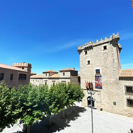 El Rastro - Palacio Duque De Tamames - Hotel Ávila
