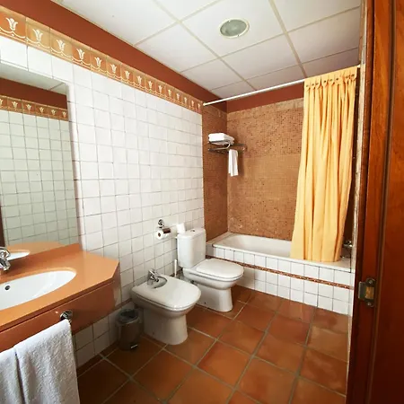 El Rastro - Palacio Duque De Tamames - Hotel Avila