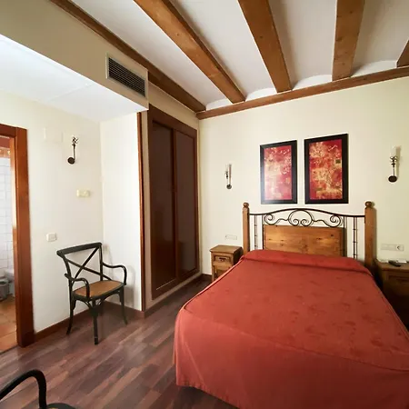 El Rastro - Palacio Duque De Tamames - Hotel Ávila