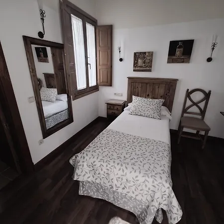 El Rastro - Palacio Duque De Tamames - 3* Ávila