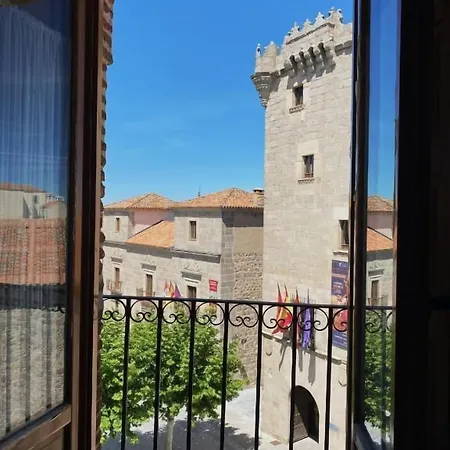 El Rastro - Palacio Duque De Tamames - Hotel Ávila