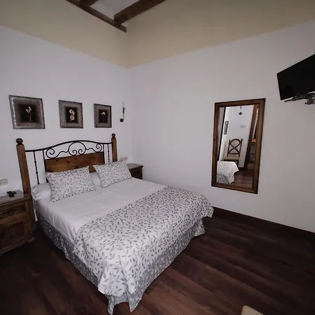 El Rastro - Palacio Duque De Tamames - 3* Ávila