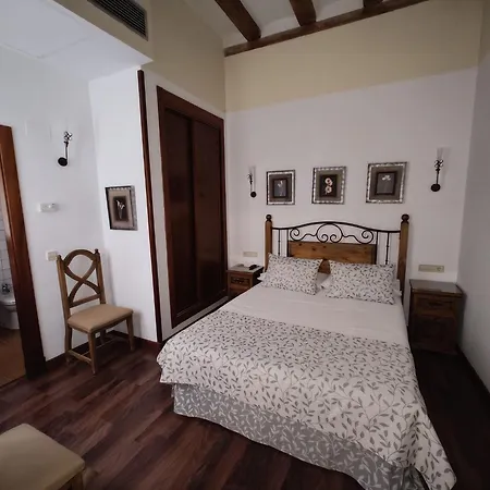 El Rastro - Palacio Duque De Tamames - Hotel Ávila