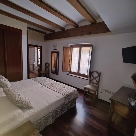 El Rastro - Palacio Duque De Tamames - Hotel Ávila
