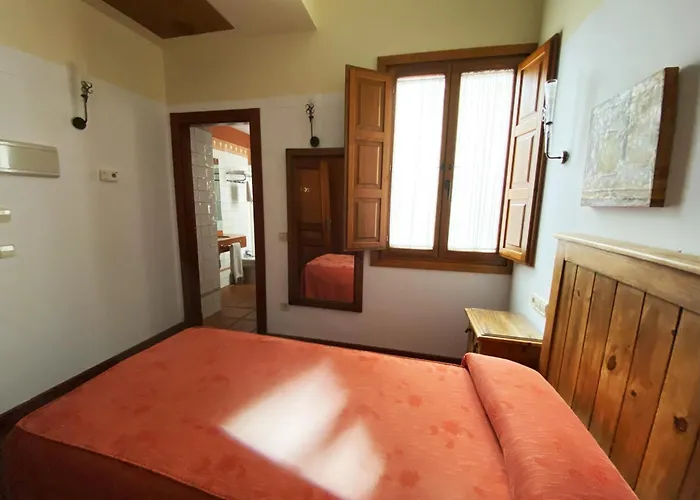 El Rastro - Palacio Duque De Tamames - Отель Авила