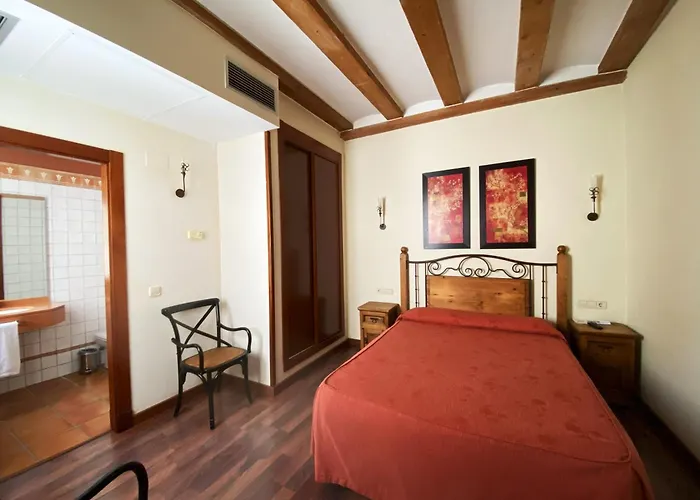 El Rastro - Palacio Duque De Tamames - Hotel Ávila