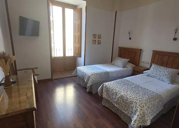 El Rastro - Palacio Duque De Tamames - Hotel Ávila