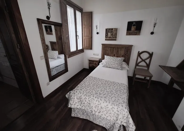 El Rastro - Palacio Duque De Tamames - 3* Авила