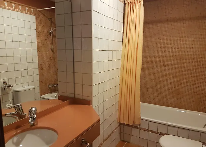 El Rastro - Palacio Duque De Tamames - Hotel Ávila