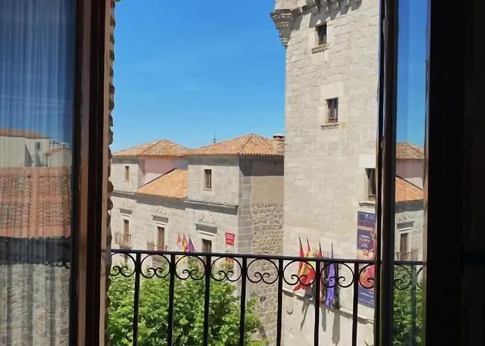 El Rastro - Palacio Duque De Tamames - Hotel Ávila